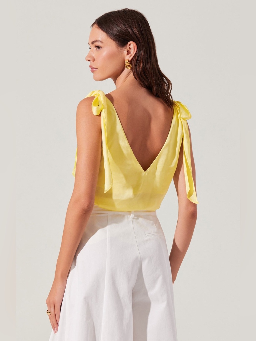 NEW ASTR THE LABEL Allexina Top Lemon Yellow Satin Size Small - Picture 2 of 13